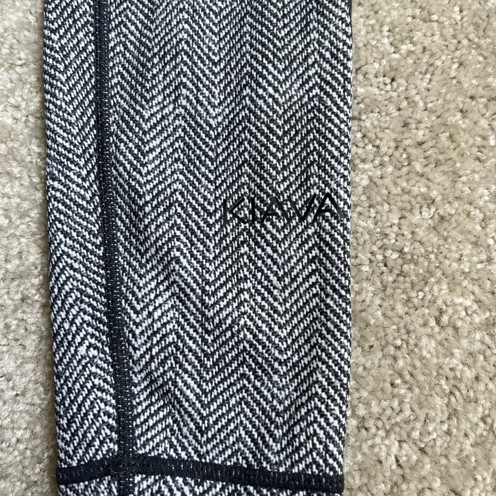 Kiava Gray Herringbone Leggings - Picture 3 of 3